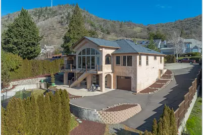 850 NE Tokay Heights, Grants Pass, OR 97526 - Photo 3