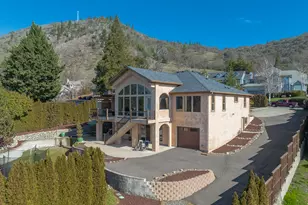 850 NE Tokay Heights, Grants Pass, OR 97526 - Photo 3