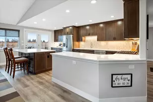 2240 NW Oak Ct, Redmond, OR 97756 - Photo 9