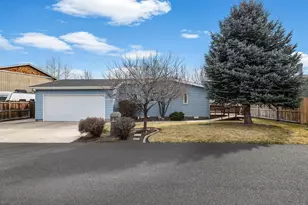 2108 NE 6th St, Redmond, OR 97756 - Photo 1