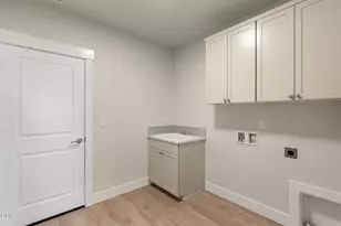 3073 Sky Lakes Dr, Medford, OR 97504 - Photo 19