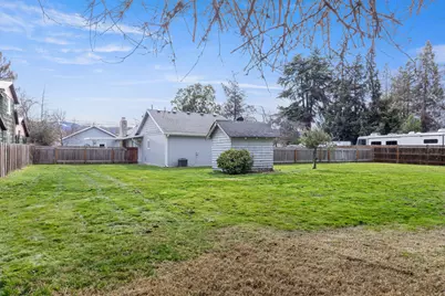 2165 Crestbrook Road, Medford, OR 97504 - Photo 43