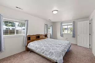 2165 Crestbrook Rd, Medford, OR 97504 - Photo 19