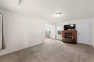 2165 Crestbrook Rd, Medford, OR 97504 - Photo 7