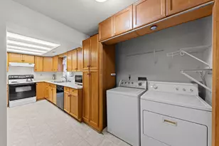 2165 Crestbrook Rd, Medford, OR 97504 - Photo 17