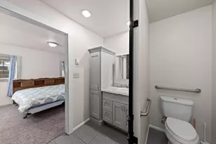 2165 Crestbrook Rd, Medford, OR 97504 - Photo 23