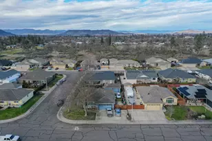 2460 Jeremy St, Central Point, OR 97502 - Photo 25