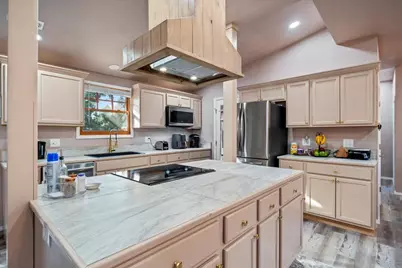 20809 SE Westview Drive, Bend, OR 97702 - Photo 9