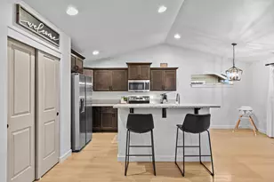 3647 Durst St, Medford, OR 97504 - Photo 9