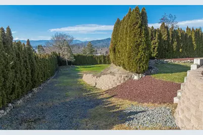 840 NE Tokay Heights, Grants Pass, OR 97526 - Photo 5