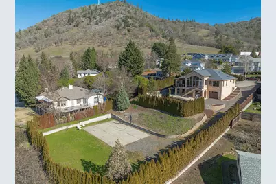 840 NE Tokay Heights, Grants Pass, OR 97526 - Photo 7