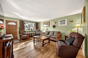 318 S Buchanan Ave, Eagle Point, OR 97524 - Photo 3