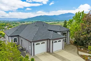 817 Amerman Dr, Phoenix, OR 97535 - Photo 3