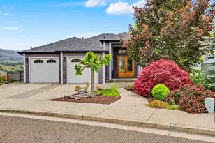 817 Amerman Dr, Phoenix, OR 97535 - Photo 1
