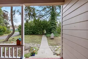 3072 Griffin Creek Rd, Medford, OR 97501 - Photo 9