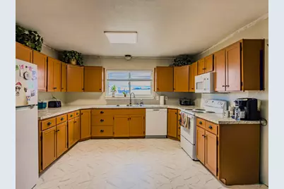 429 Miller Island Road, Klamath Falls, OR 97603 - Photo 5