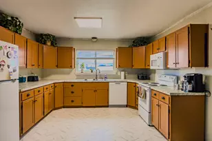 429 Miller Island Rd, Klamath Falls, OR 97603 - Photo 5