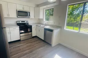 71 Tracy Ave, Eagle Point, OR 97524 - Photo 5