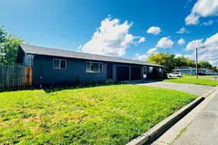 71 Tracy Ave, Eagle Point, OR 97524 - Photo 1