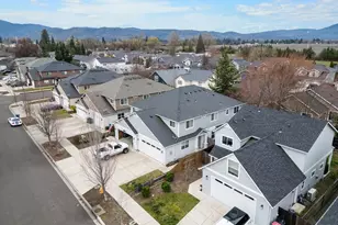 679 Kaitlin Ln, Medford, OR 97501 - Photo 31