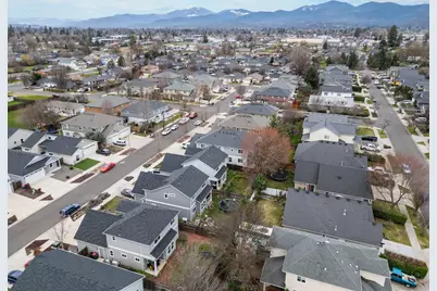 679 Kaitlin Lane, Medford, OR 97501 - Photo 39