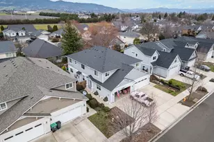 679 Kaitlin Ln, Medford, OR 97501 - Photo 41