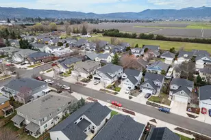 679 Kaitlin Ln, Medford, OR 97501 - Photo 37