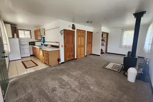 11238 E Evans Creek Rd, Rogue River, OR 97537 - Photo 3