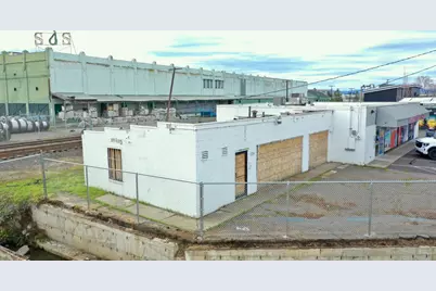 1258 S Riverside Avenue, Medford, OR 97501 - Photo 3