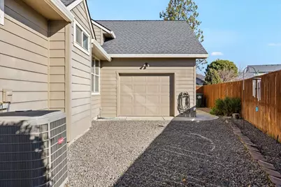 1104 Pumpkin Ridge, Eagle Point, OR 97524 - Photo 9