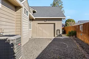 1104 Pumpkin Rdg, Eagle Point, OR 97524 - Photo 9