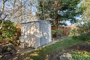 1104 Pumpkin Rdg, Eagle Point, OR 97524 - Photo 11