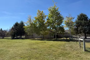 67070 Paradise Alley, Bend, OR 97703 - Photo 3