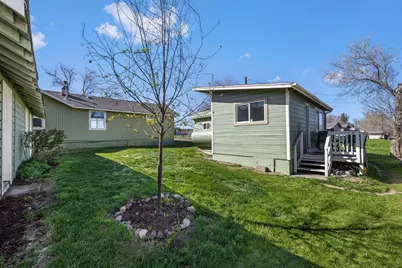 811 SW Madison Street, Madras, OR 97741 - Photo 23