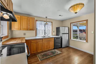 811 SW Madison Street, Madras, OR 97741 - Photo 13