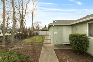 331 N 8th St, Central Point, OR 97502 - Photo 25