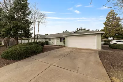 731 Maple Street, Central Point, OR 97502 - Photo 1