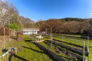 949 Wards Creek Rd, Rogue River, OR 97537 - Photo 37