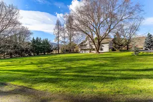 949 Wards Creek Rd, Rogue River, OR 97537 - Photo 33