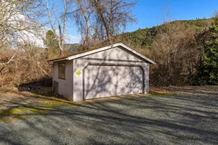 949 Wards Creek Rd, Rogue River, OR 97537 - Photo 31