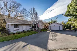 949 Wards Creek Rd, Rogue River, OR 97537 - Photo 27