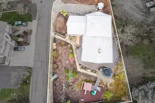 1305 NE Roseana Dr, Grants Pass, OR 97526 - Photo 45