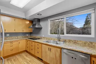 1305 NE Roseana Dr, Grants Pass, OR 97526 - Photo 17