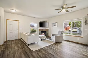 61210 Larkspur Loop, Bend, OR 97702 - Photo 5