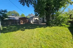 704 SW K St, Grants Pass, OR 97526 - Photo 19