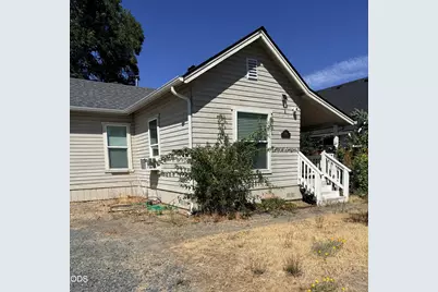 704 SW K Street, Grants Pass, OR 97526 - Photo 1