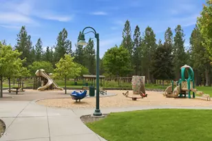 2526 NW Locke Ct, Bend, OR 97703 - Photo 31