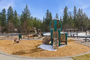 2526 NW Locke Ct, Bend, OR 97703 - Photo 31