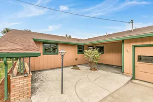 401 Elm St, Phoenix, OR 97535 - Photo 1