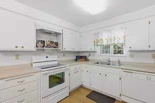 401 SW J St, Grants Pass, OR 97526 - Photo 11